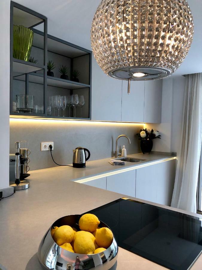 Luxury Apartment In La Isla, Walking Distance To Puerto Banus Марбеля Екстериор снимка
