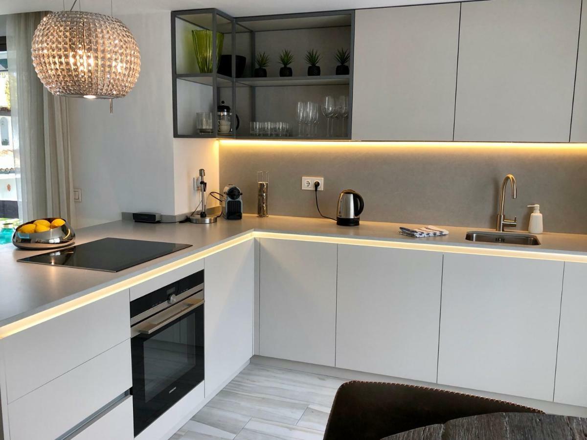 Luxury Apartment In La Isla, Walking Distance To Puerto Banus Марбеля Екстериор снимка